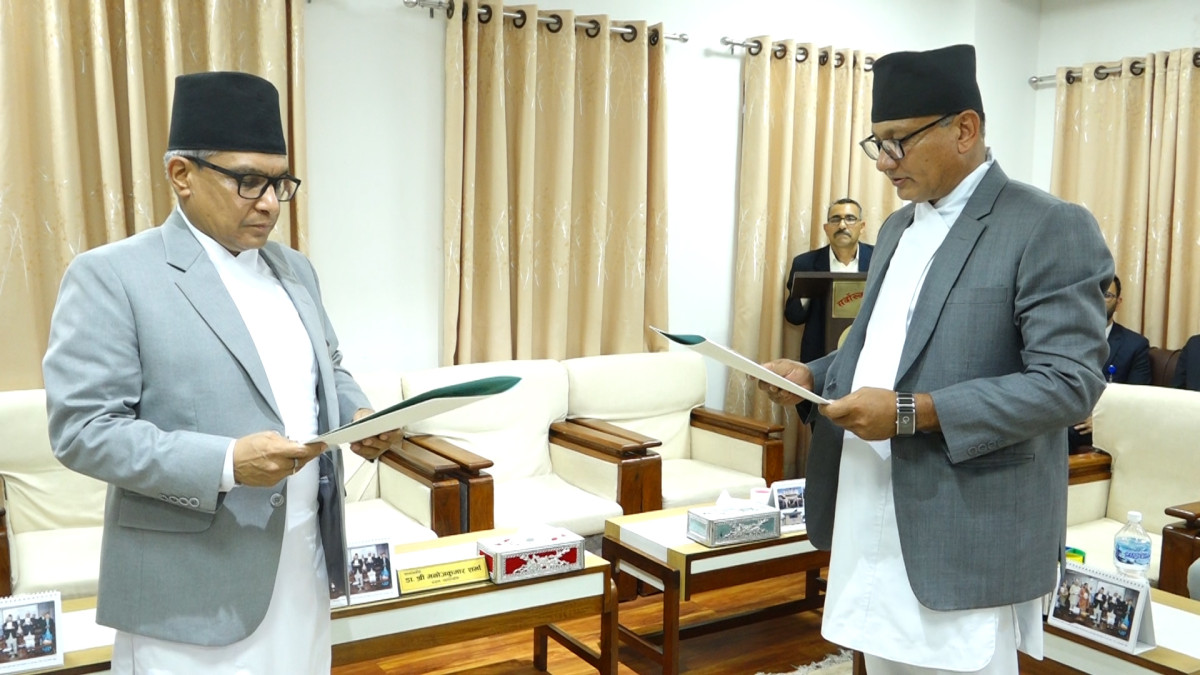 प्रमुख निर्वाचन आयुक्त कार्की र आयुक्तद्वय वाग्ले र सुब्बाद्वारा शपथ ग्रहण